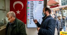 Prăbuşirea lirei turceşti provoacă insomnii. Oamenii protestează şi cer demisia guvernului