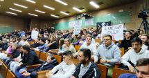 Stire din Cultură-Educație : Scandalul de la UMC. Propunerea de a-și da demisia Cornel Panait a fost primită cu aplauze de studenți