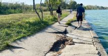 Stire din Social : Malurile Lacului Tăbăcărie, un pericol pentru constănțeni! „Dacă nu vezi crăpăturile, îți rupi picioarele”