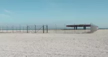 Stire din Social : Soluție sau controversă? Plajă din Mamaia, transformată în spațiu pentru evenimente