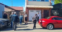 Stire din Social : Revoltă după noile reguli de circulație. Locatarii din Km 5 acuză Primăria că le complică viața