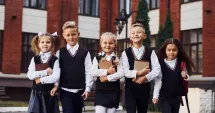 Stire din Cultură-Educație : Înapoi la uniformă? Proiectul care împarte elevii, părinții și profesorii