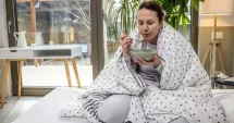 Stire din Sănătate : Greșeala pe care o fac mulți când sunt răciți! Ce alimente îți pot prelungi boala