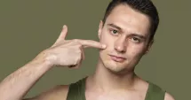 Stire din Sănătate : Alimentația echilibrată, un aliat important în lupta cu acneea