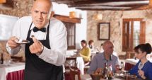 Stire din Social : Bacșișul, mai slab pe litoral! Vara în care turiștii au venit cu „arici“ în buzunar
