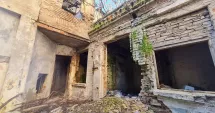 Stire din Social : Supraimpozitați, amendați, dar nepăsători! Case abandonate în centrul Constanței