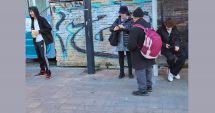 Stire din Eveniment : Numărul cerșetorilor a crescut în preajma sărbătorilor de iarnă: "Sunt peste tot! Deja devine agasant!"