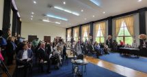 Stire din Politică-Administrație : O viață mai bună pentru elevi! 25 de microbuze electrice vor ajunge la unele școli din județ