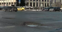 Stire din Social : Slalom printre gropi în Constanța, după zilele de ger. Carosabilul a cedat pe bulevardele intens circulate