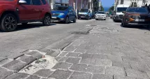 Stire din Social : Centrul istoric al Constanței, sufocat de gropi și mașini: „Facem slalom!”