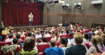 Stire din Cultură-Educație : "Istoria Dobrogei este un basm nesfârșit", consideră micii spectatori ai Teatrului "Căluțul de Mare"
