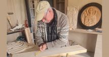 Stire din Cultură-Educație : Sculptorul constănțean cu două degete și un har rar transformă lemnul în emoție