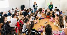 Stire din Cultură-Educație : Copiii ucraineni devin parte a comunității constănțene. Alături de colegii români, vor primi laptopuri