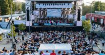 Stire din Cultură-Educație : Timp de trei zile, Festivalul "Mamaia" încinge atmosfera în Piațeta "Perla"