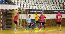 Stire din Sport : Trofeul "Liga Old-Boys" a ajuns în faza semifinalelor. Fotbal spectacol în Sala Sporturilor