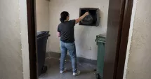 Stire din Social : Ghenele de gunoi din blocurile Constanței, o problemă reaprinsă de căldura verii