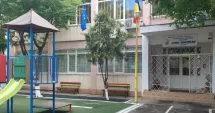 Stire din Social : Copiii plâng de foame la Grădinița „Lumea Poveștilor“. Părinții cer răspunsuri de la conducere