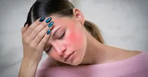 Stire din Sănătate : Înroșirea feței. Reacție normală sau semnal de alarmă?