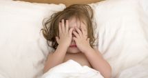 Stire din Sănătate : Trucuri pentru a vă convinge micuțul să se bage la somn. Insomnia apare la orice vârstă