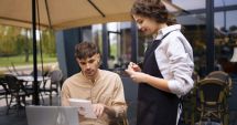 Stire din Social : Realitatea joburilor pe litoralul românesc! Muncă multă, poate și bani
