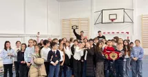 Stire din Sport : Lecții despre curaj și respect, direct în școli. Academia Urban Legend continuă campania „No Bullying”