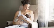 Stire din Sănătate : Sâni dureroși după naștere? Aflați de ce apare furia laptelui