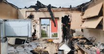 Stire din Eveniment : Drama celor 18 familii rămase fără casă, în urma incendiului de la mansarda din Constanța. „Sunt inundații până la subsol”