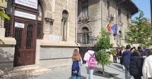 Stire din Cultură-Educație : Halal să le fie consilierilor mirciști! "Păcat că n-au găsit soluții pentru reabilitare și se pun găleți în clase"