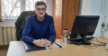 Stire din Social : Strigătul de ajutor al celor lipsiţi de lumina zilei! "Ne este greu deoarece în mijlocul trotuarului au fost puși stâlpi"