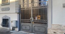 Stire din Social : Centrul Constanței, sub asediul afișelor cu „Parcarea interzisă”. „Ești în fața casei mele, nu parchezi”
