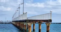 Stire din Social : Pasarela maritimă din Mamaia, simbol al degradării! Promisiuni reluate, lucrări inexistente