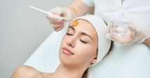 Stire din Sănătate : Peelingul chimic, ritualul ideal pentru a vă revitaliza tenul la început de toamnă