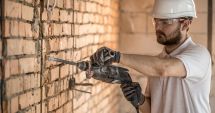 Stire din Eveniment : Vecinul de lângă casă niciodată nu te lasă! Poliția află imediat că demolați peretele de rezistență