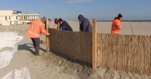 Stire din Social : Litoralul românesc, pregătit pentru sezonul rece. Se vor monta mii de metri de garduri din stuf