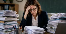 Stire din Cultură-Educație : Profesorii explodează după noile măsuri din educație. „Școala a devenit o fabrică de hârtii și rapoarte!”