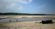 Imagini apocaliptice la Rasova! Nivelul Dunării a scăzut dramatic, convoaiele de barje, în pericol
