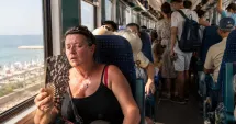 Stire din Social : Saună pe șine, în drum spre mare! „Fără aer condiționat, până la Mangalia a fost un calvar!”