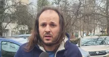 Stire din Eveniment : Scene greu de privit în Constanța. Doi polițiști și un jandarm, luați la bătaie într-o scară de bloc