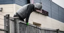 Stire din Eveniment : Bătrână de 90 de ani, tâlhărită în propria locuință. Agresorul a fost condamnat la închisoare