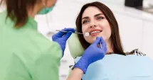 Stire din Sănătate : Tartrul dentar, inamicul tăcut care te poate face să îți pierzi dinții