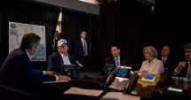 Stire din Actualitate : Tensiuni maxime în Orientul Mijlociu. Donald Trump ameninţă Iranul cu „o forţă nemaiîntâlnită”
