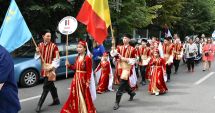 Stire din Cultură-Educație : Paradă, spectacol şi invitaţi de seamă! Se dă startul Festivalului Internațional al Dansului, Cântecului și Portului Popular Turco-Tătar
