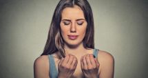 Stire din Sănătate : Factorii dăunători care pot determina exfolierea unghiilor