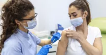 Stire din Eveniment : Dosarul vaccinurilor „la chiuvetă” a ajuns în instanță. Fiul primarului din 23 August, printre inculpați