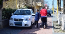 Stire din Social : Trotuare pavate în toate cartierele Constanței și stâlpi pentru oprirea urcării mașinilor pe ele