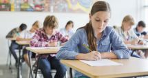 Stire din Cultură-Educație : "Sistemul de învățământ încă plătește polițele «fracturii» suferite în 1989"