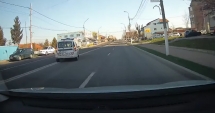 Stire din Eveniment : VIDEO / Pentru unii mumă, pentru alții ciumă! Polițiștii care încalcă legea, acoperiți de IPJ Constanța