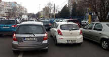 Stire din Eveniment : Nesimțire maximă! Bulevarde blocate de părinții ce vin să-și ia odraslele de la școală