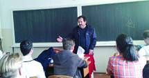Stire din Cultură-Educație : Prof. Marian Sârbu, la ora de dirigenție: "Nu-mi asum rolul de polițai la clasă"