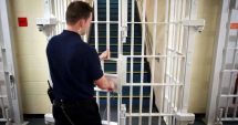 Stire din Eveniment : "Mizeria" din penitenciare, ascunsă sub preș. "Vom trece la proteste, se va bloca activitatea"